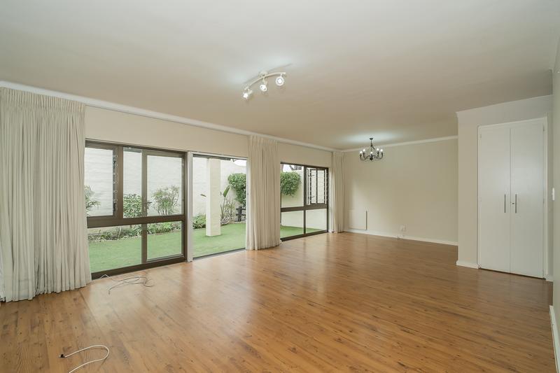 To Let 3 Bedroom Property for Rent in Meadowridge Western Cape